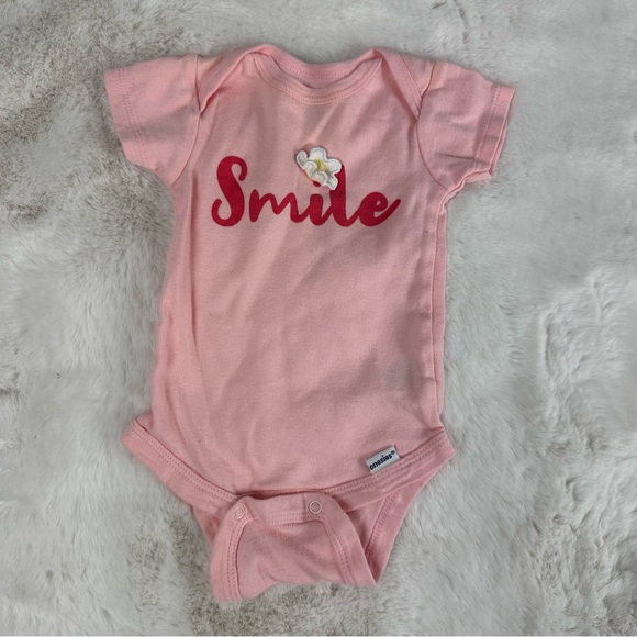 Gerber Pink Baby Girl Onesie & Bodysuit - Picture 2 of 11